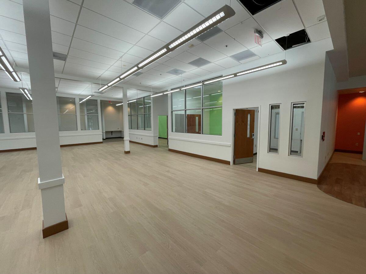 Small business incubator November three rooms plus hallway