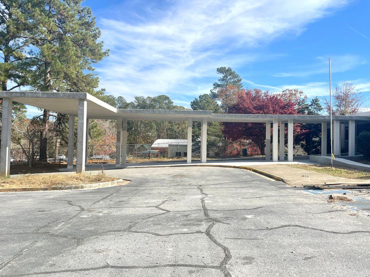 Shelnut Senior Center Walk path and cover from afar