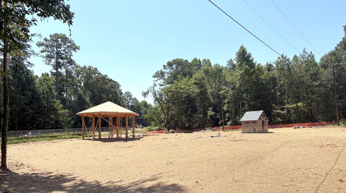 District 2 Pocket stand along business