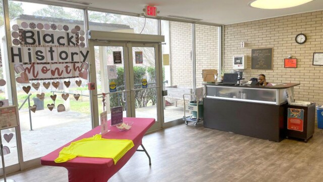 Receptionist at entrance of Shelnutt Senior Center